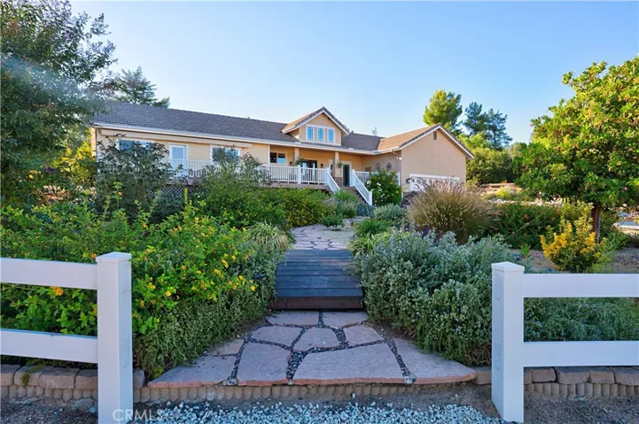 Walkway entrance to 2nd home - drought tolerant flowering plants