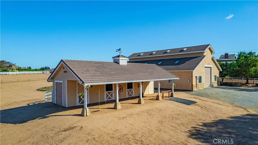 Custom Built Shedrow Barn & Large Workshop