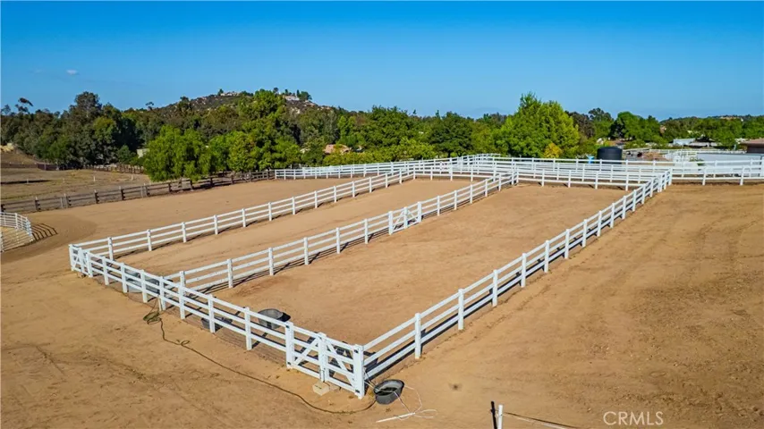 2 fully fenced pastures