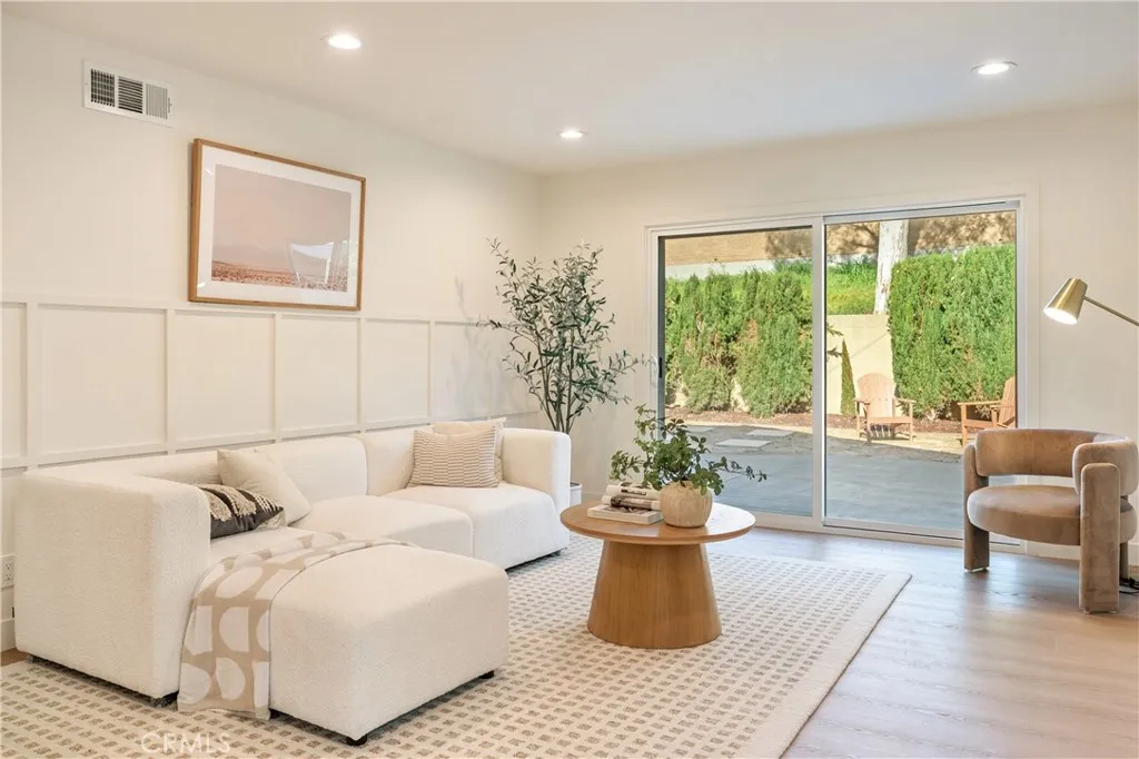 952 Cheyenne, Costa Mesa, California 92626 home-pic-3