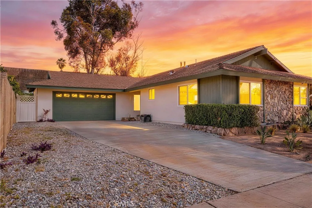 952 Cheyenne, Costa Mesa, California 92626 home-pic-1