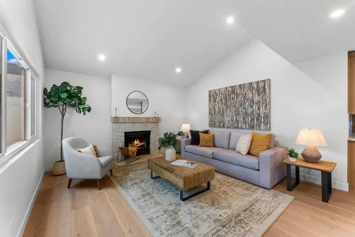 2043 Rue De La Montagne, Oceanside, California 92054