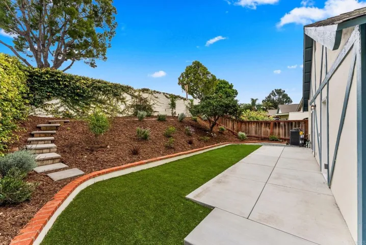 2043 Rue De La Montagne, Oceanside, California 92054