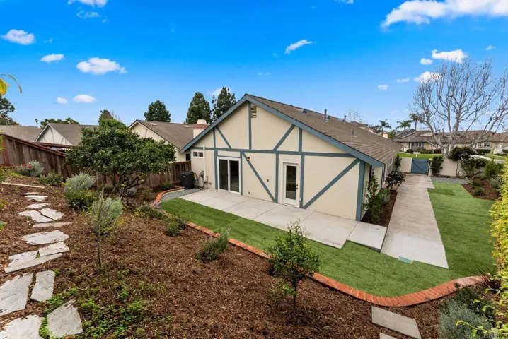 2043 Rue De La Montagne, Oceanside, California 92054