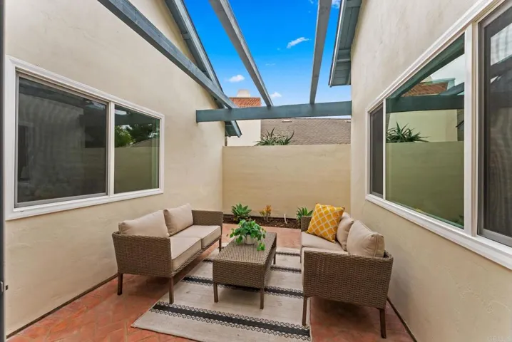 2043 Rue De La Montagne, Oceanside, California 92054