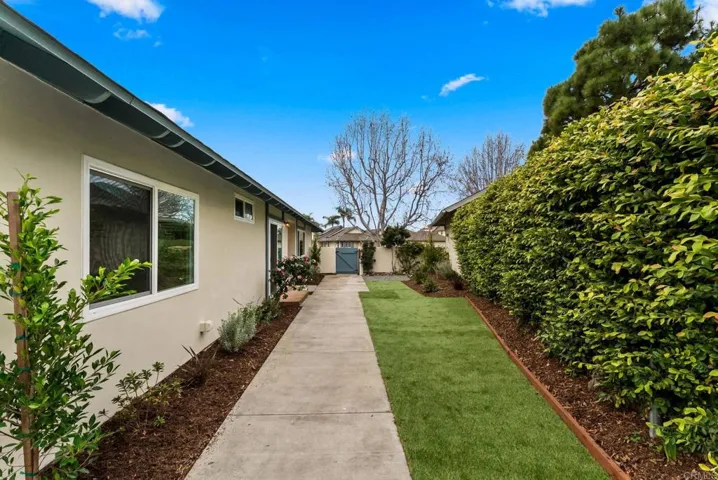 2043 Rue De La Montagne, Oceanside, California 92054