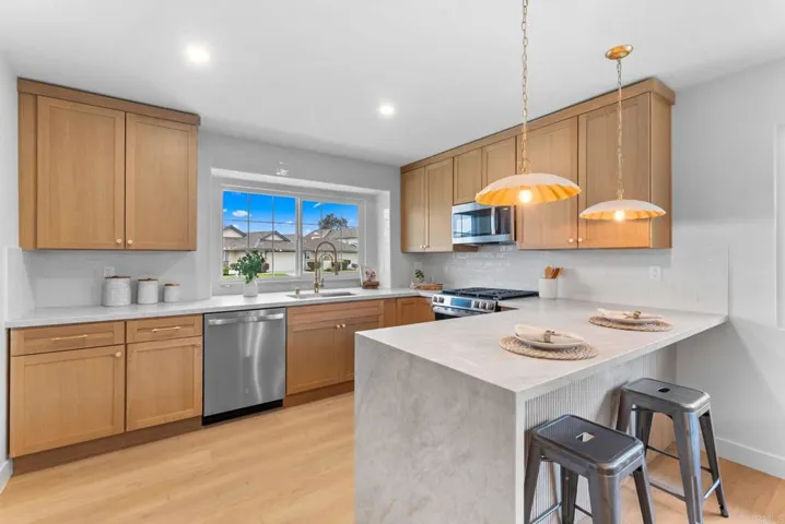 2043 Rue De La Montagne, Oceanside, California 92054