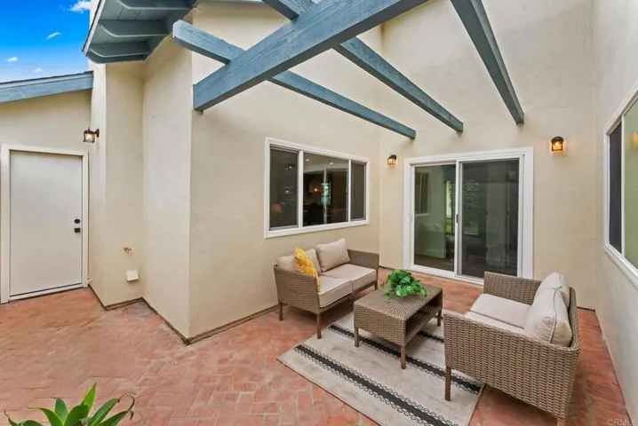 2043 Rue De La Montagne, Oceanside, California 92054