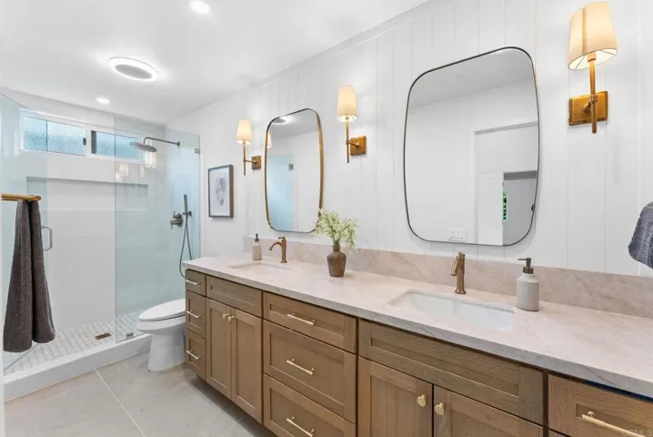 2043 Rue De La Montagne, Oceanside, California 92054