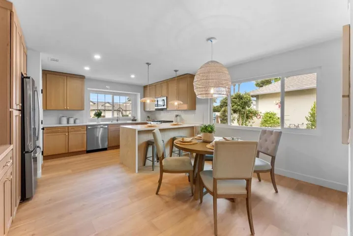 2043 Rue De La Montagne, Oceanside, California 92054