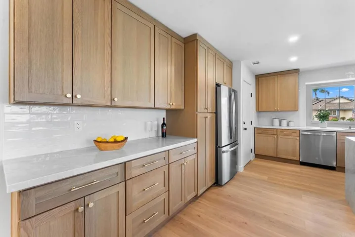 2043 Rue De La Montagne, Oceanside, California 92054