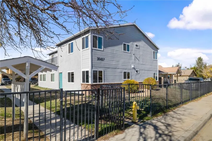 38457 10th E, Palmdale, California 93550