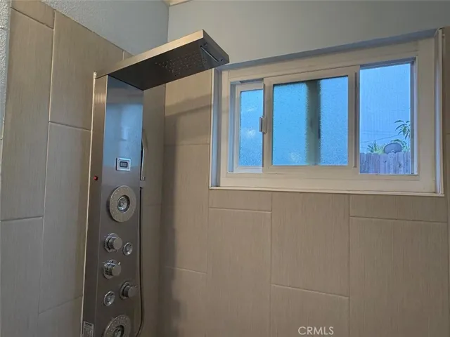 Guest Shower/Tub