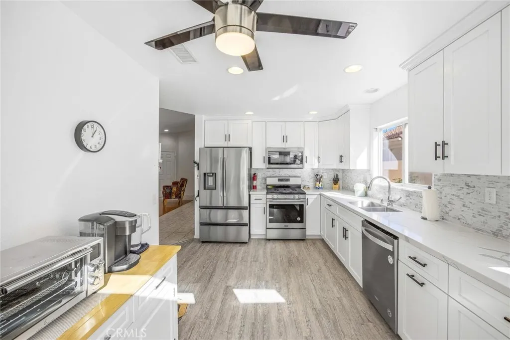 40717 Corte Albara, Murrieta, California 92562 home-pic-11