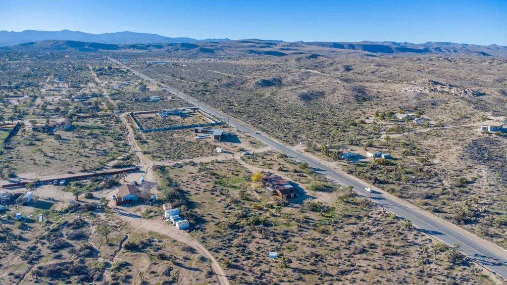 57625 Buena Vista Drive, Yucca Valley, California 92284 home-pic-13