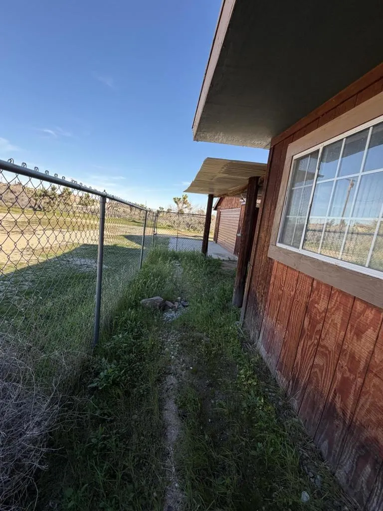57625 Buena Vista Drive, Yucca Valley, California 92284 home-pic-61