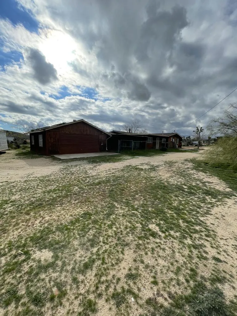 57625 Buena Vista Drive, Yucca Valley, California 92284 home-pic-29