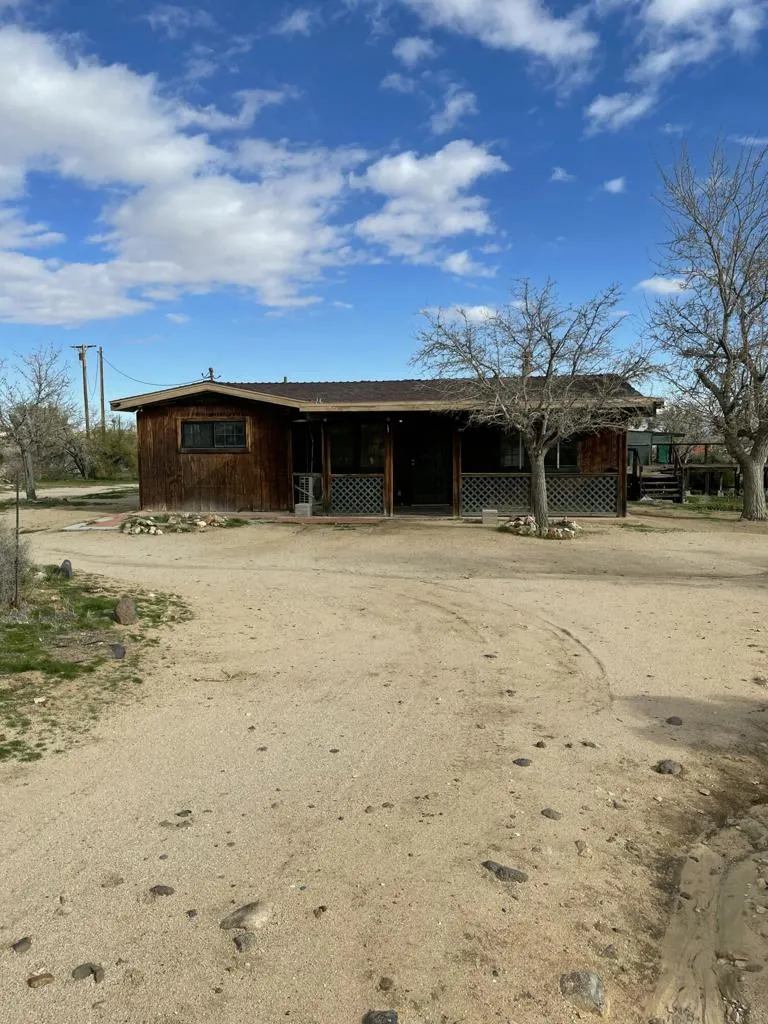 57625 Buena Vista Drive, Yucca Valley, California 92284 home-pic-1