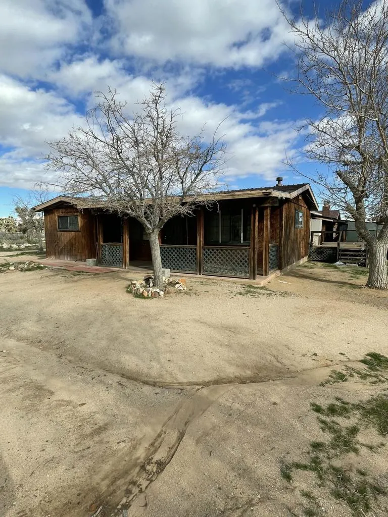 57625 Buena Vista Drive, Yucca Valley, California 92284 home-pic-21