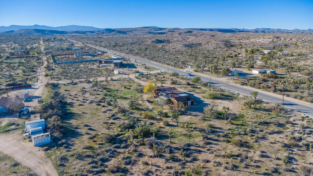 57625 Buena Vista Drive, Yucca Valley, California 92284 home-pic-14