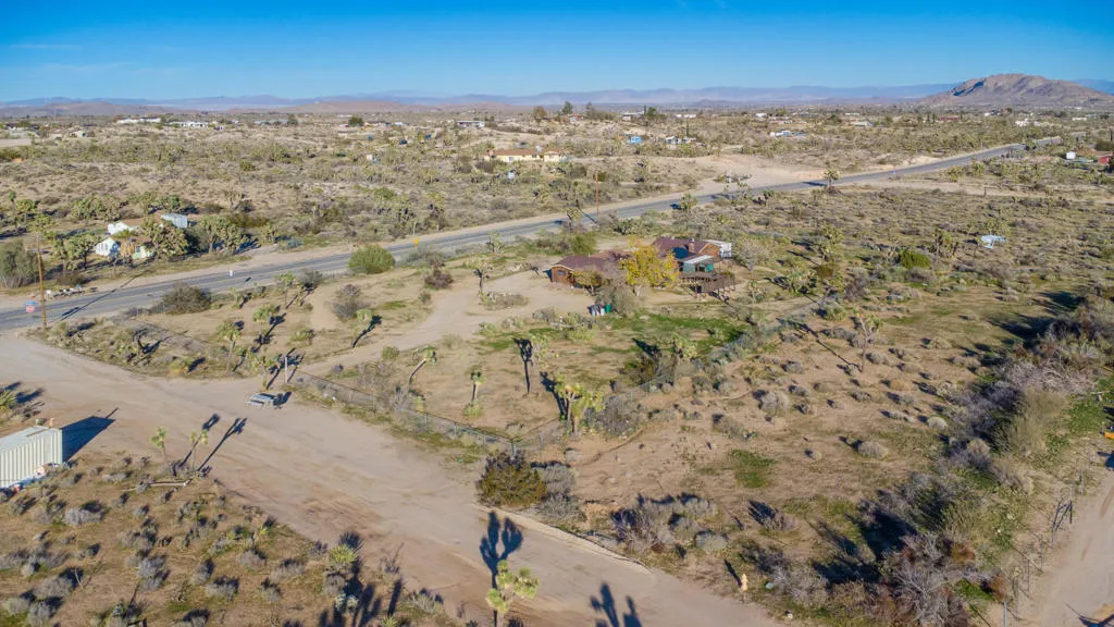 57625 Buena Vista Drive, Yucca Valley, California 92284 home-pic-15