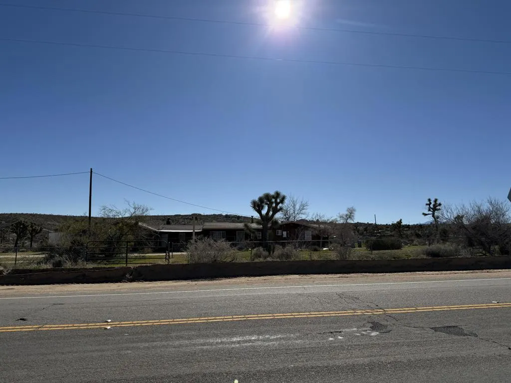 57625 Buena Vista Drive, Yucca Valley, California 92284 home-pic-3