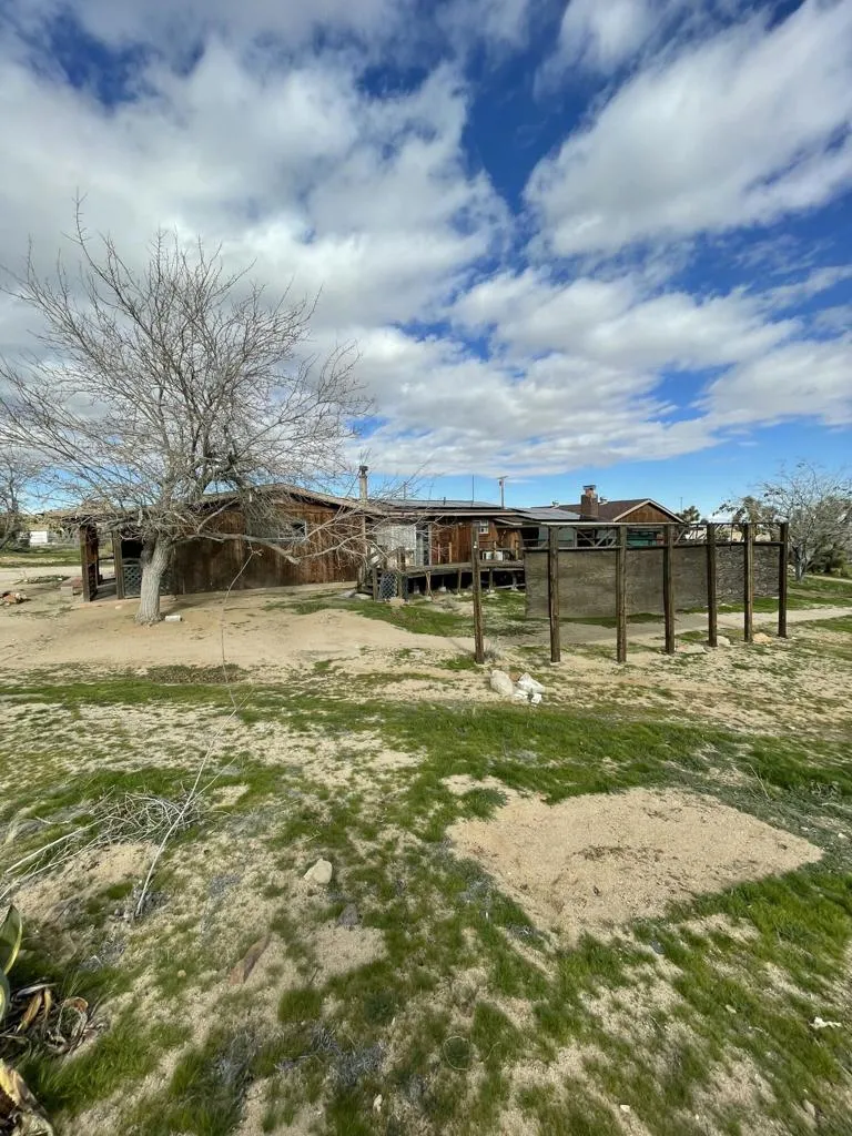 57625 Buena Vista Drive, Yucca Valley, California 92284 home-pic-23