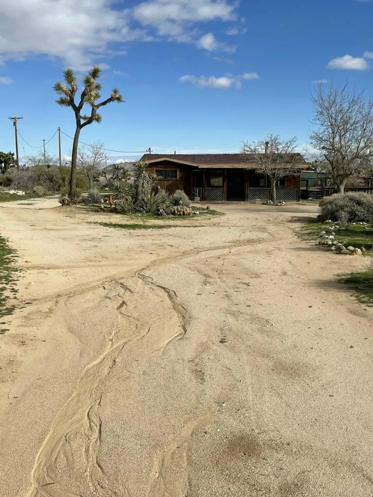 57625 Buena Vista Drive, Yucca Valley, California 92284 home-pic-16