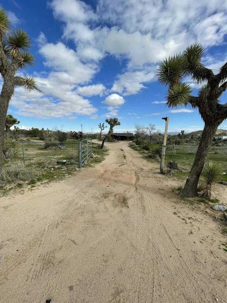 57625 Buena Vista Drive, Yucca Valley, California 92284 home-pic-34