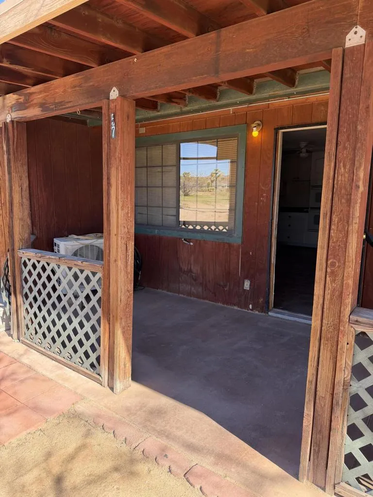 57625 Buena Vista Drive, Yucca Valley, California 92284 home-pic-76