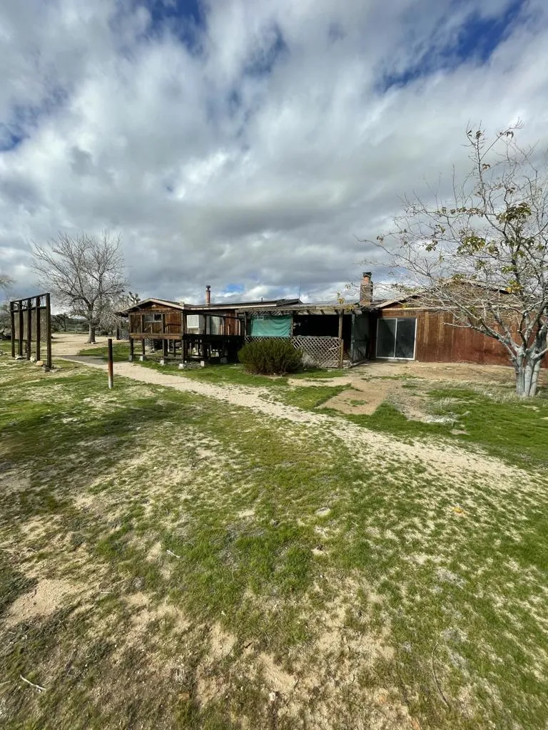 57625 Buena Vista Drive, Yucca Valley, California 92284 home-pic-25