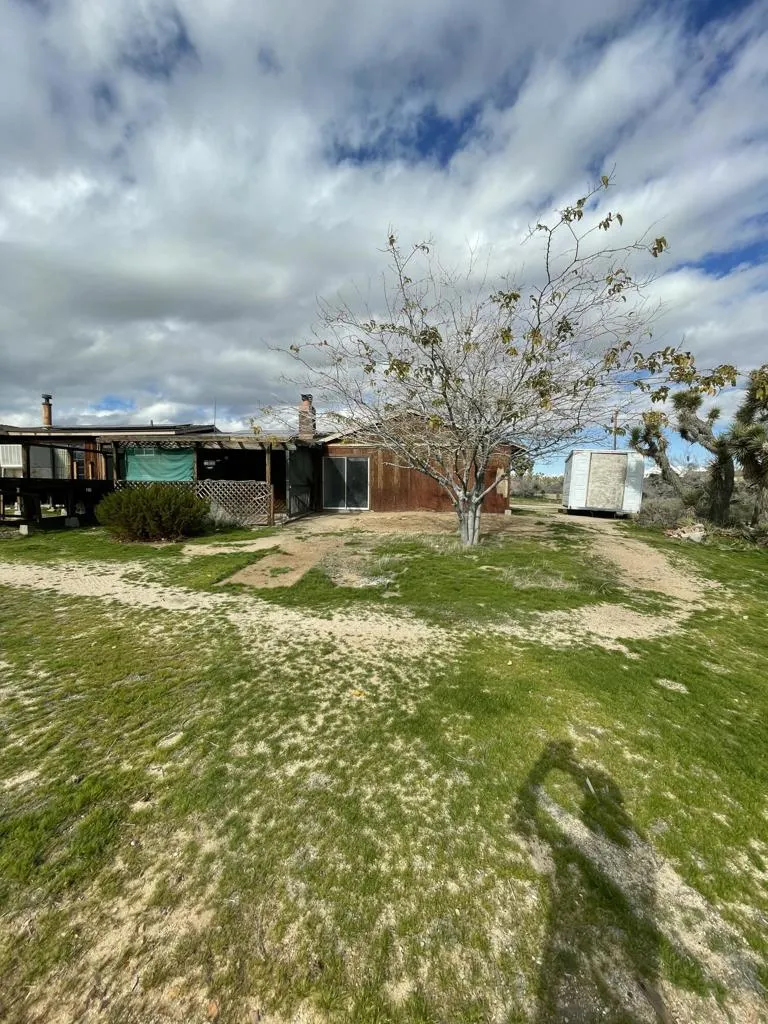 57625 Buena Vista Drive, Yucca Valley, California 92284 home-pic-26