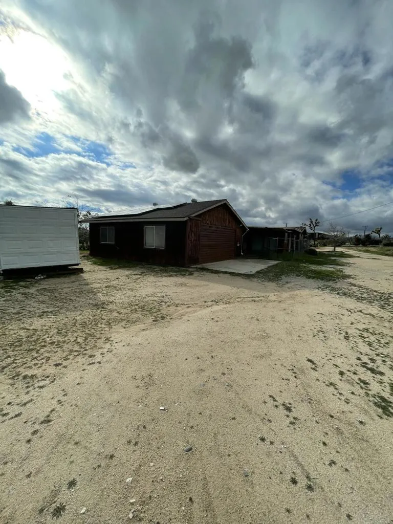 57625 Buena Vista Drive, Yucca Valley, California 92284 home-pic-28