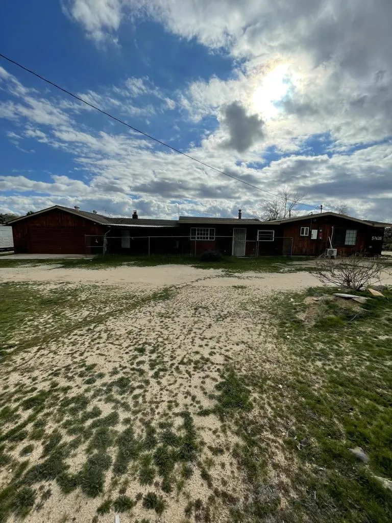 57625 Buena Vista Drive, Yucca Valley, California 92284 home-pic-30