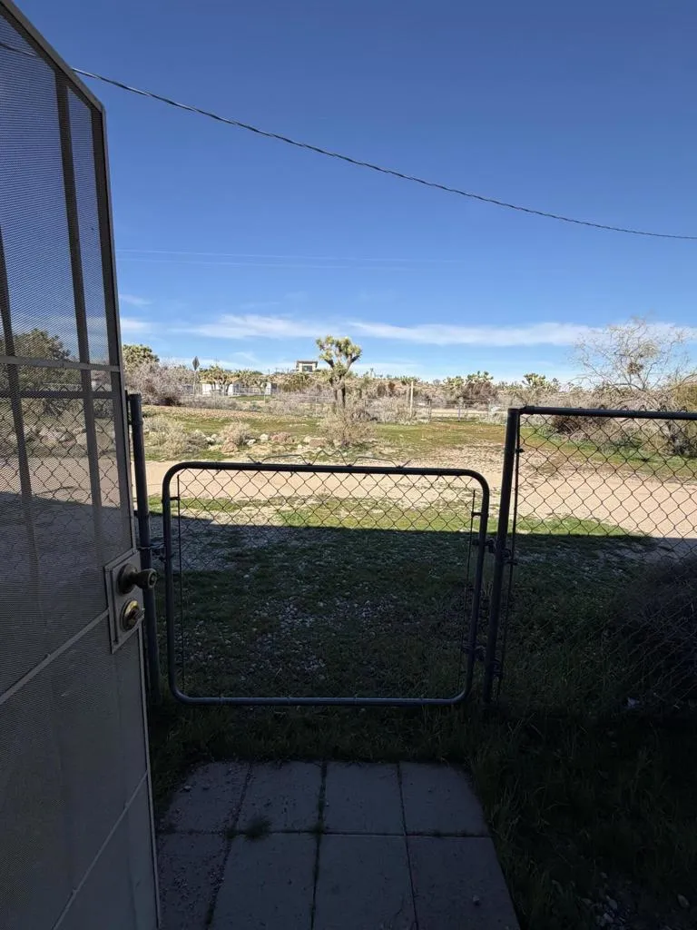 57625 Buena Vista Drive, Yucca Valley, California 92284 home-pic-63