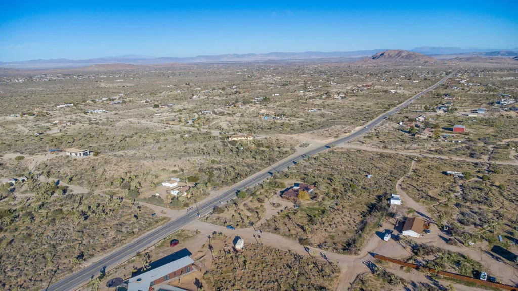 57625 Buena Vista Drive, Yucca Valley, California 92284 home-pic-11
