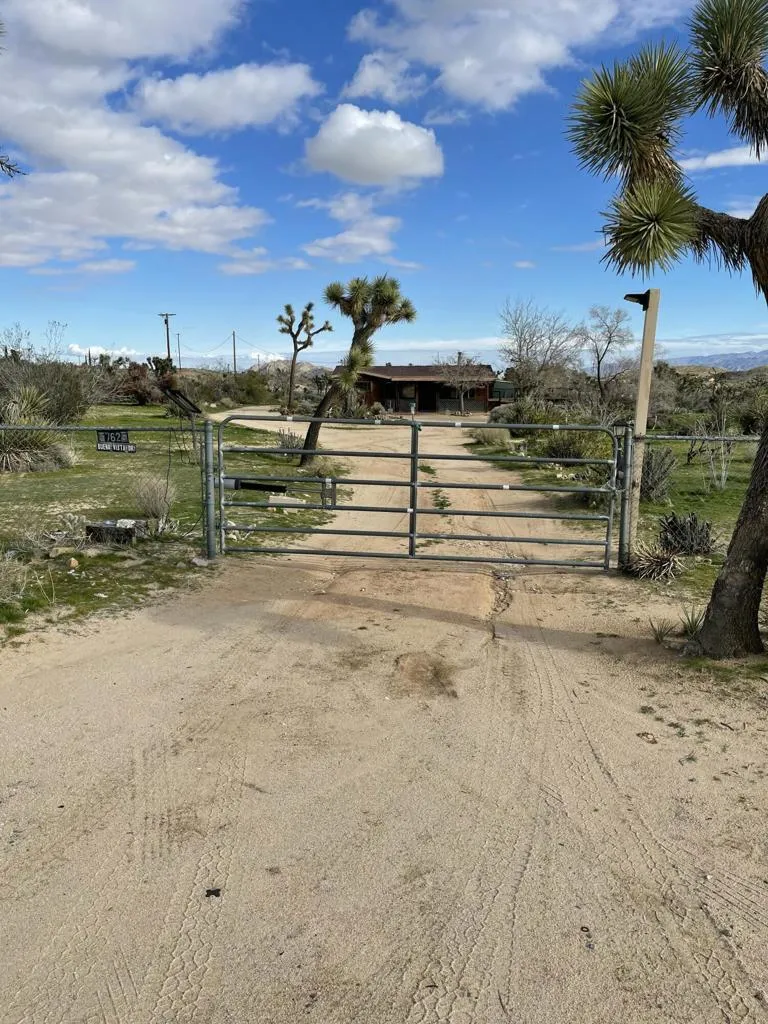 57625 Buena Vista Drive, Yucca Valley, California 92284 home-pic-35