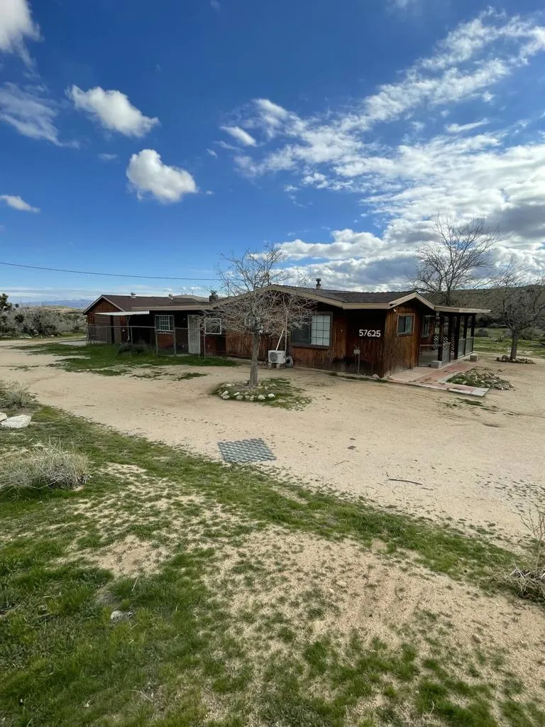 57625 Buena Vista Drive, Yucca Valley, California 92284 home-pic-31