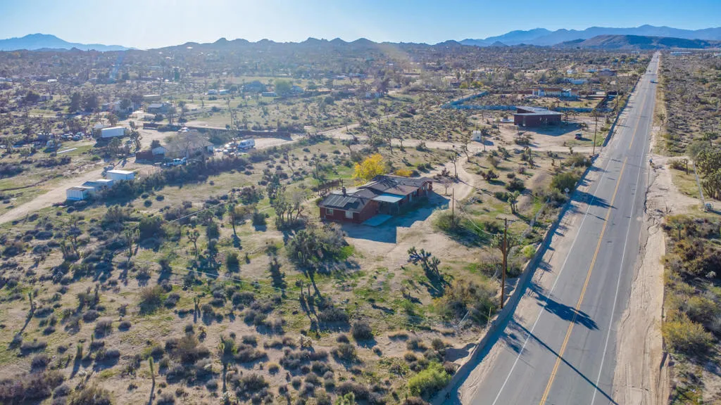 57625 Buena Vista Drive, Yucca Valley, California 92284 home-pic-6