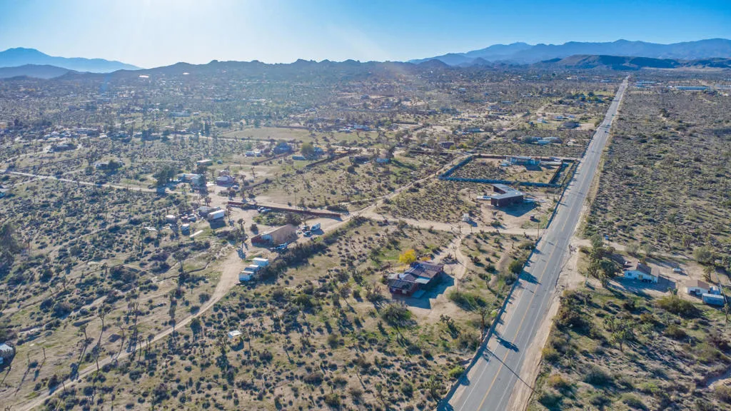 57625 Buena Vista Drive, Yucca Valley, California 92284 home-pic-12