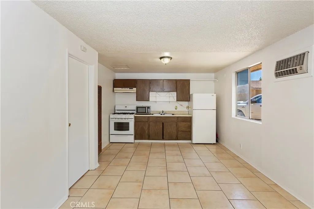 7486 Earhart Avenue, Hesperia, California 92345 home-pic-27