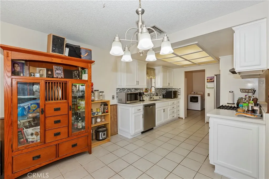 7486 Earhart Avenue, Hesperia, California 92345 home-pic-17