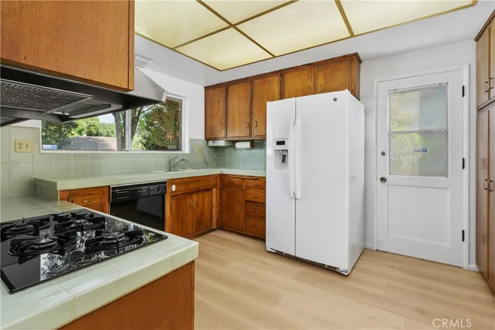 1194 Lyndhurst Drive Nw, Riverside, California 92506