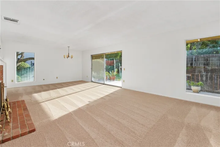 1194 Lyndhurst Drive Nw, Riverside, California 92506