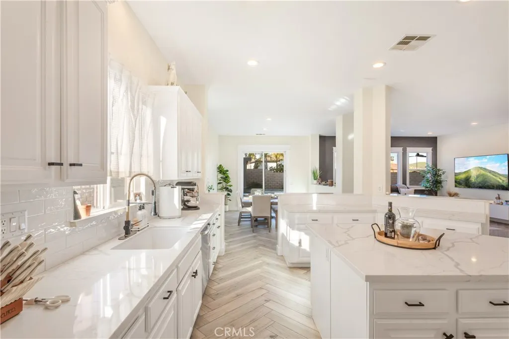 8824 Soothing Court, Corona, California 92883 home-pic-17