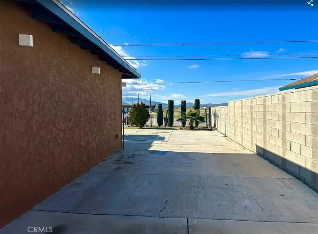 39302 10th E, Palmdale, California 93550 home-pic-6