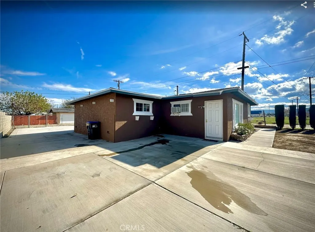 39302 10th E, Palmdale, California 93550 home-pic-2