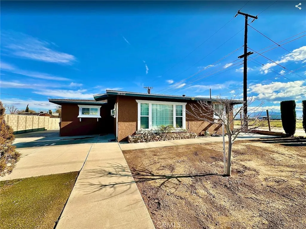 39302 10th E, Palmdale, California 93550 home-pic-1