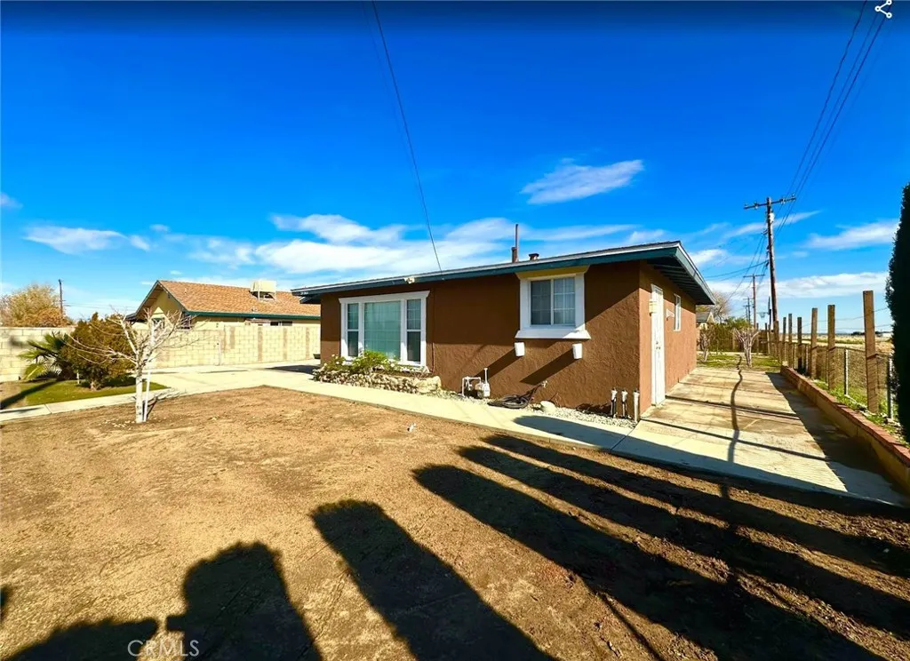 39302 10th E, Palmdale, California 93550 home-pic-4