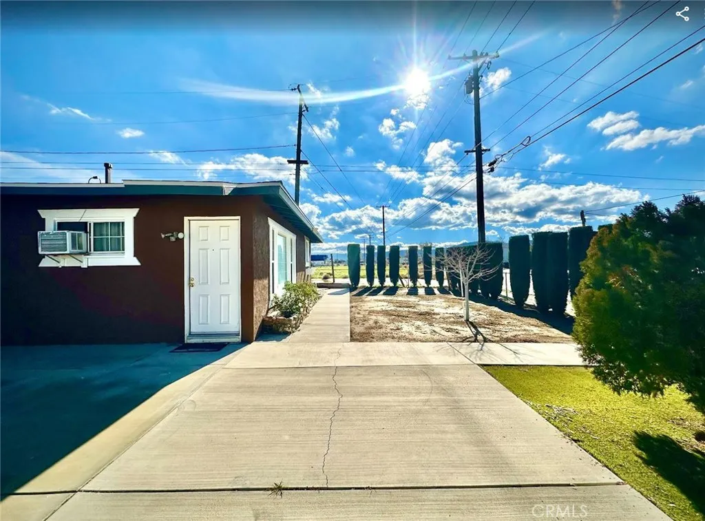39302 10th E, Palmdale, California 93550 home-pic-3